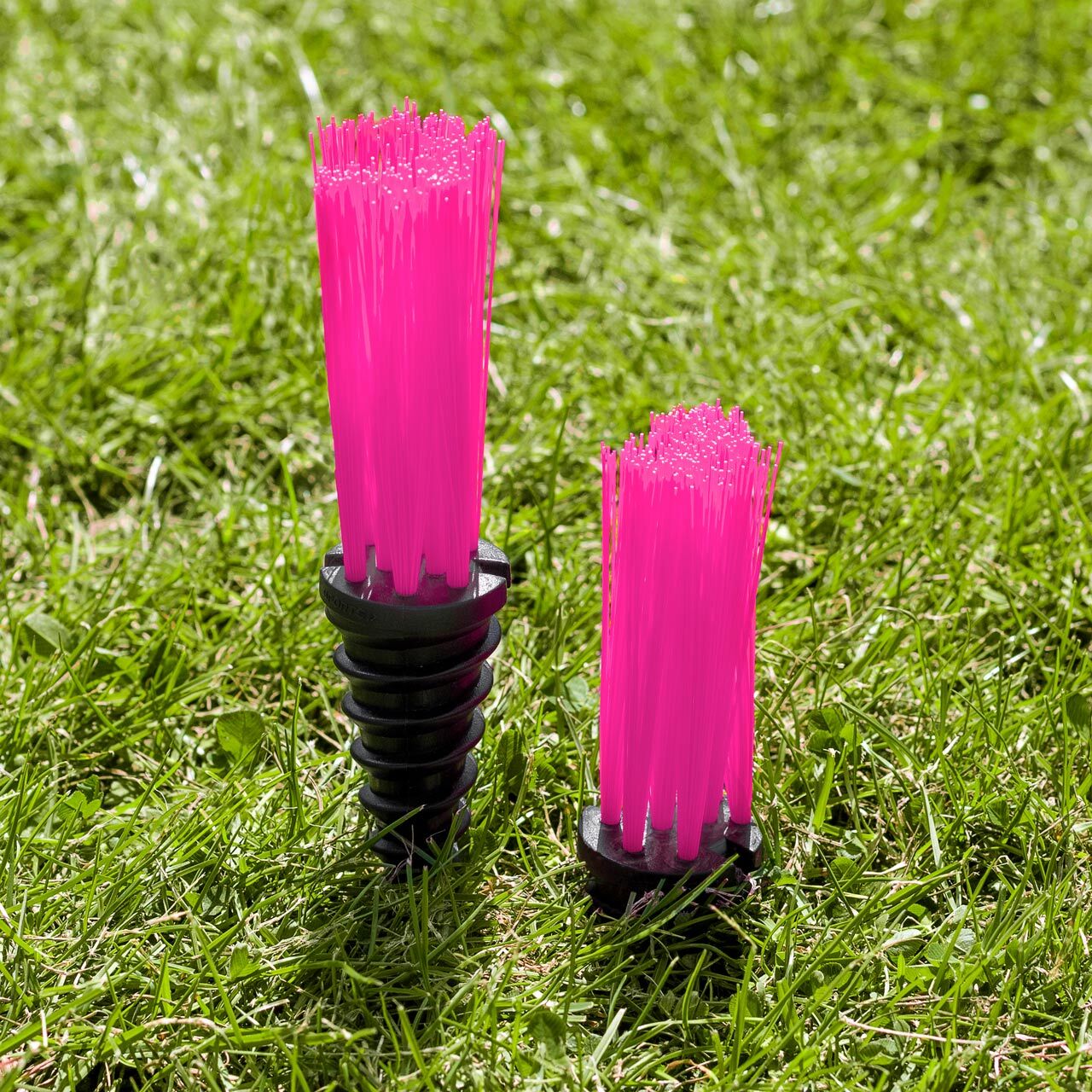 Cazna Grass Marking Tufts/ Carrots - Pack of 25